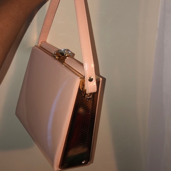 H&M Handbags - 🔥sale🔥 H&M Luxury hand /shoulder bag